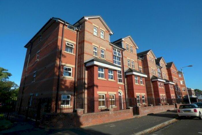2 Bedroom Flat To Rent In 358 Parrs Wood Road, Manchester M20
