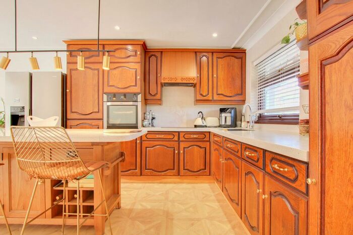 3 Bedroom Terraced House For Sale In Hollands Walk, Basildon, SS16