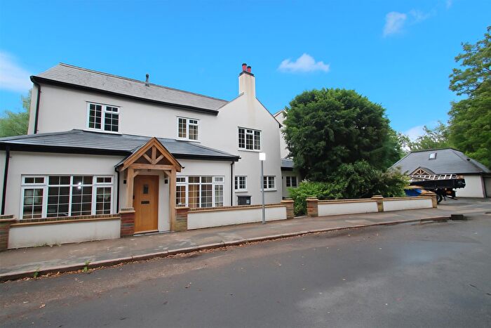 3 Bedroom House To Rent In Two Waters Road, Hemel Hempstead, HP3