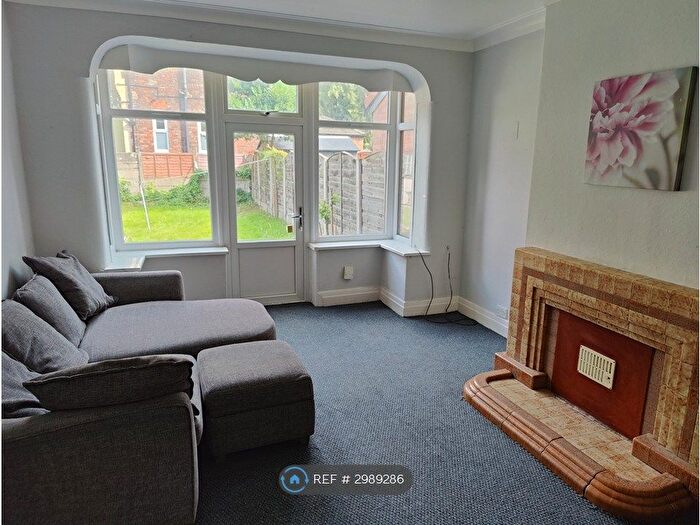 5 Bedroom Semi-Detached House To Rent In Sandhurst Avenue, Manchester, M20