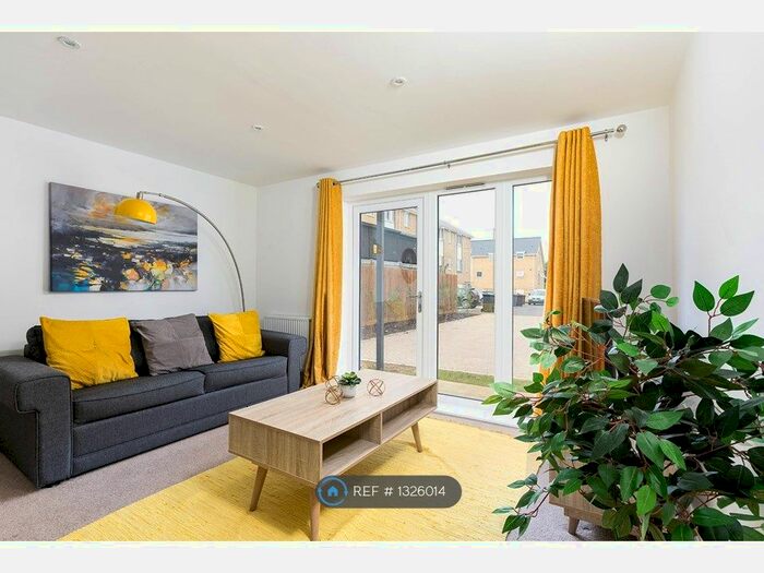 2 Bedroom Flat To Rent In Mutiny Close, Hertford SG13