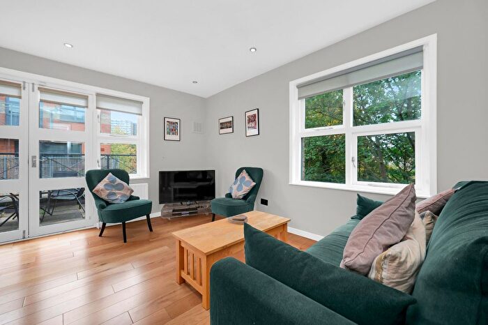 2 Bedroom Flat To Rent In Bruges Place, Camden, NW1