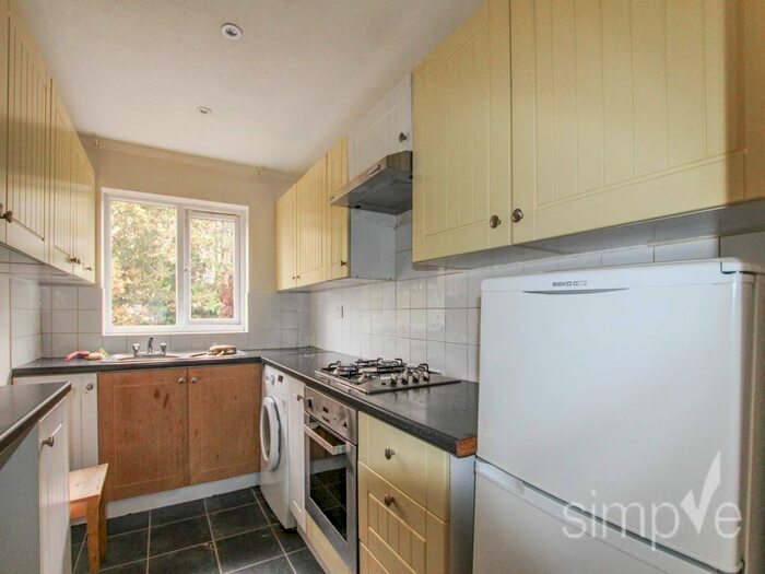 3 Bedroom Flat To Rent In Marshall Drive, Hayes, Middlesex, UB4