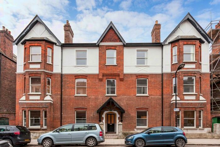 4 Bedroom Flat To Rent In London, E5