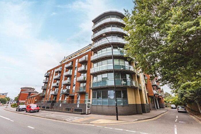 1 Bedroom Flat For Sale In Bath Road, Slough, SL1