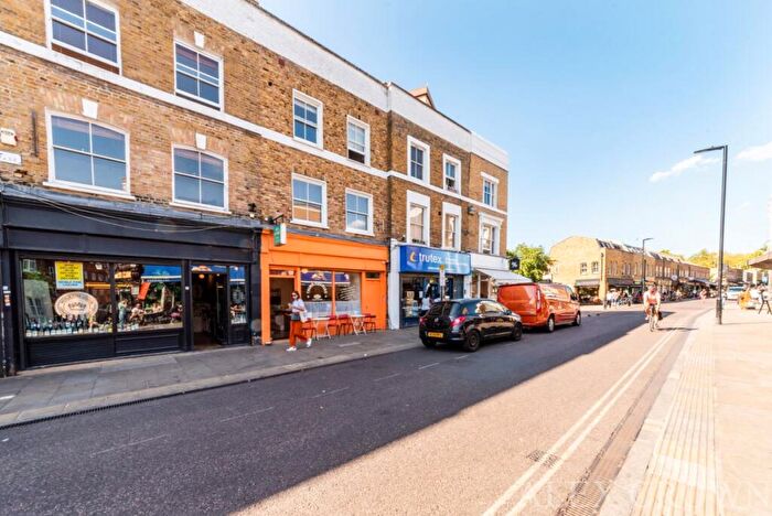 3 Bedroom Flat To Rent In Broadway Market, London Fields, E8