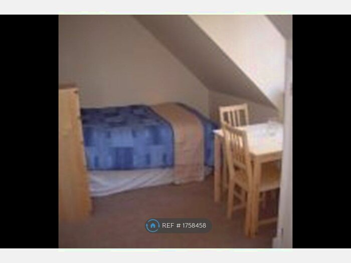 Studio To Rent In Lakeside, Finchampstead, Wokingham, RG40