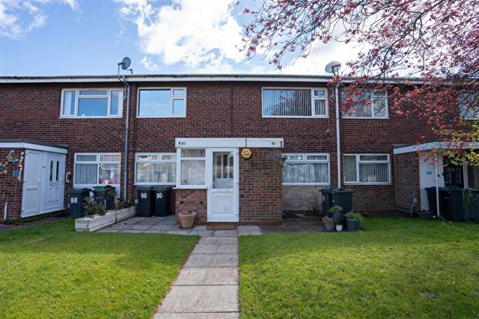 2 Bedroom Maisonette For Sale In Selby Close, Birmingham, B26