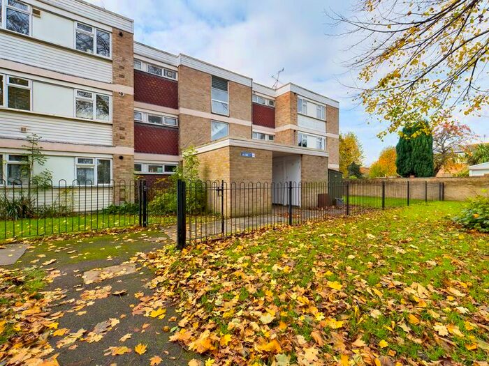 3 Bedroom Flat To Rent In Wemyss Court, Military Road, Canterbury, Kent, CT1