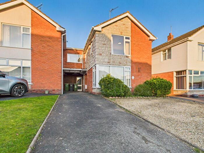 3 Bedroom Link Detached House For Sale In Loweswater Road, Stourport-on-Severn, DY13