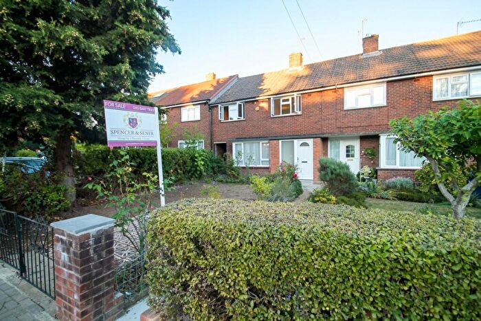 4 Bedroom Terraced House For Sale In Hertford Road, Barnet, EN4