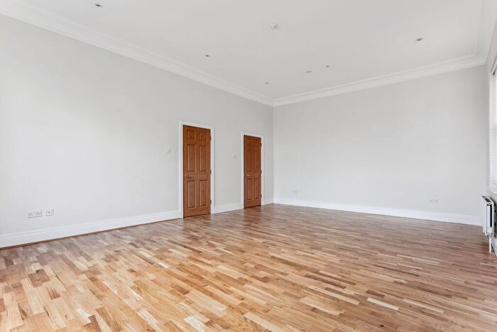 3 Bedroom Flat To Rent In Palm Court, NW3