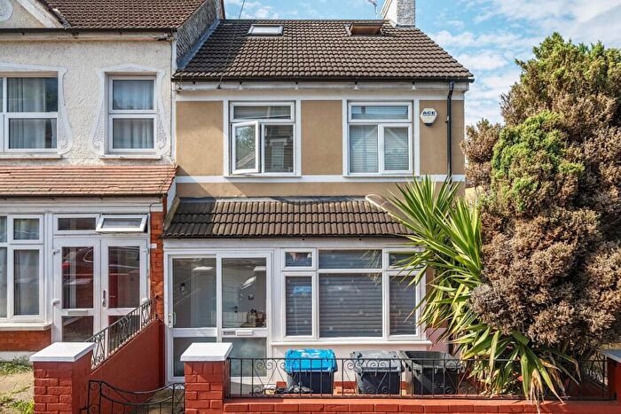 4 Bedroom Semi-Detached House For Sale In Beauchamp Road, Crystal Palace, London, SE19