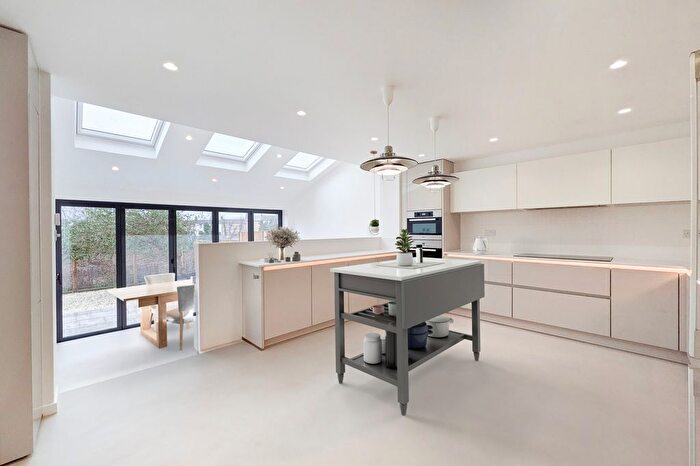 5 Bedroom Semi-Detached House To Rent In Pittville Gardens, London, SE25