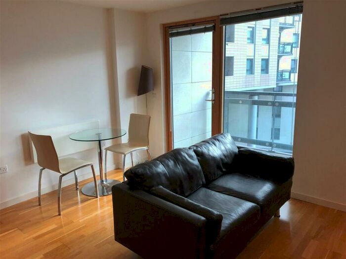 1 Bedroom Flat To Rent In The Gateway North, Crown Point Road, Leeds, LS9