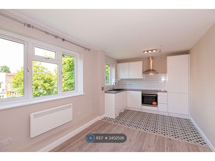 2 Bedroom Flat To Rent In Bray Court, London, SW16