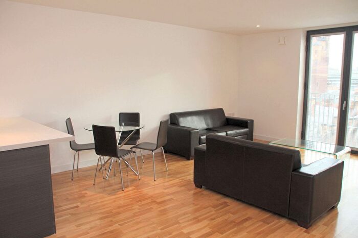 2 Bedroom Flat To Rent In Piccadilly Place, Manchester, M1