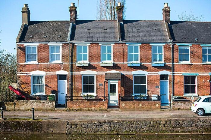 2 Bedroom Terraced House For Sale In Canal Banks, Exeter, EX2