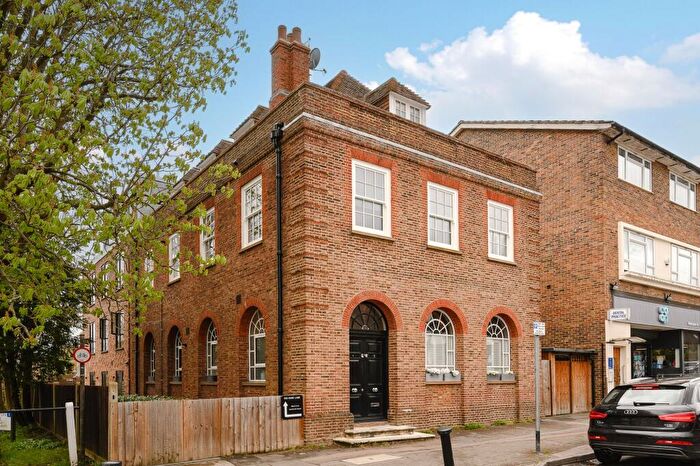 2 Bedroom Apartment To Rent In Hare Lane, Claygate, KT10