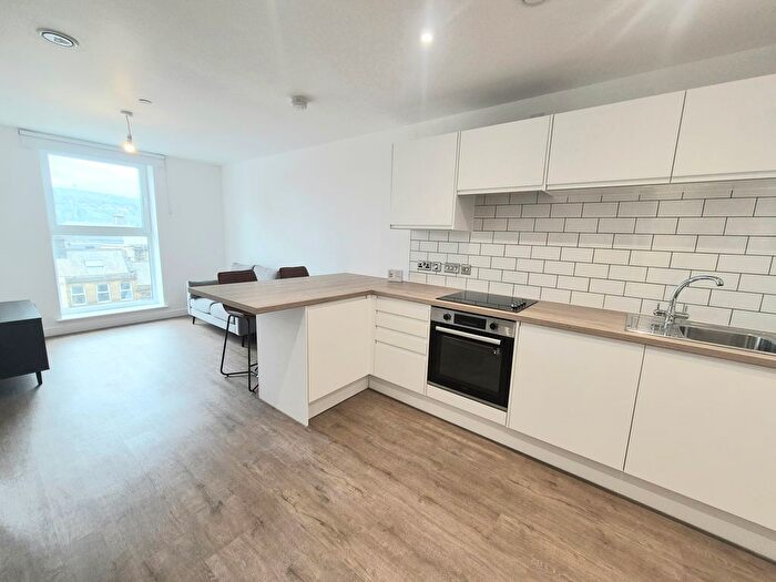 1 Bedroom Flat To Rent In Cow Green, Halifax, HX1