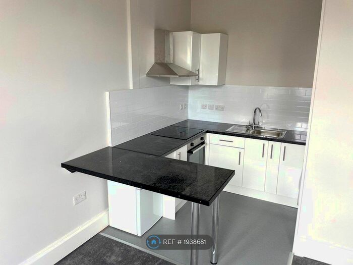 2 Bedroom Flat To Rent In Brownhill Road, London, SE6