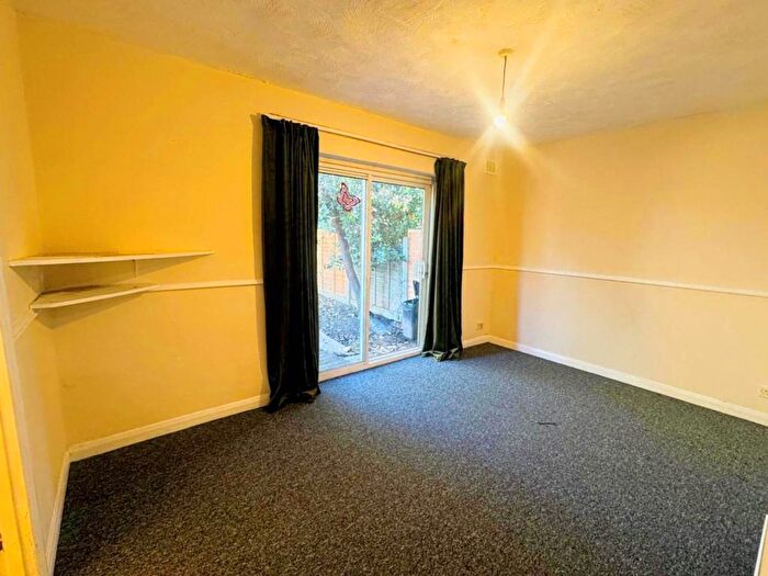 2 Bedroom Flat To Rent In Mansfield Road, Ilford, IG1