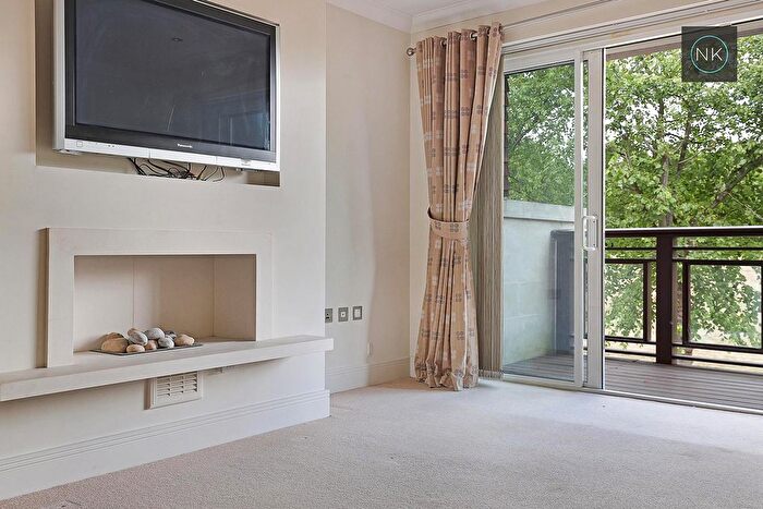 2 Bedroom Flat For Sale In Roebuck Heights, North End, Buckhurst Hill, Essex, IG9