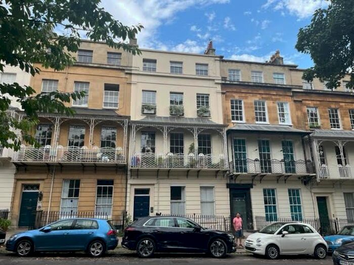 3 Bedroom Flat To Rent In Caledonia Place, Clifton, BS8