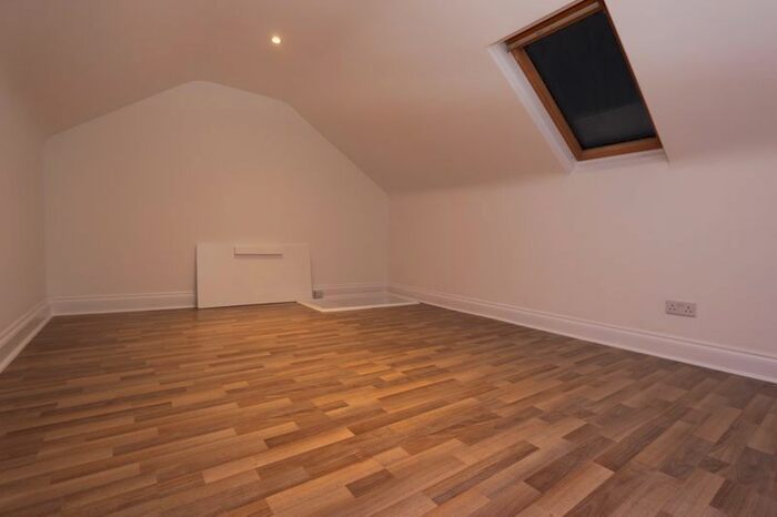 3 Bedroom Flat To Rent In Sylvan Avenue, London, N22