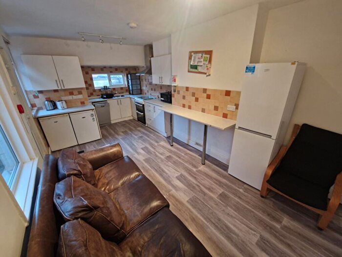 6 Bedroom House To Rent In Monks Road, Exeter, EX4