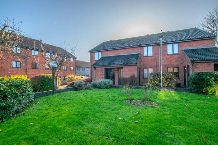 1 Bedroom Maisonette To Rent In Amwell Street, Hoddesdon, EN11