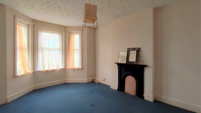 2 Bedroom Flat To Rent In Warwick Road, Pokesdown, BH7
