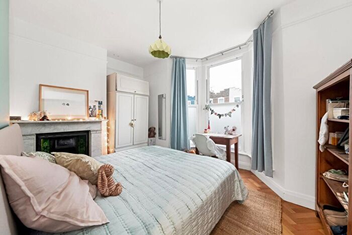 2 Bedroom Flat For Sale In Fenwick Road, East Dulwich, London, SE22