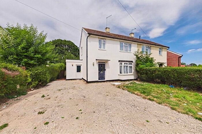3 Bedroom Semi-Detached House To Rent In Stuart Way, Windsor, Berkshire, SL4