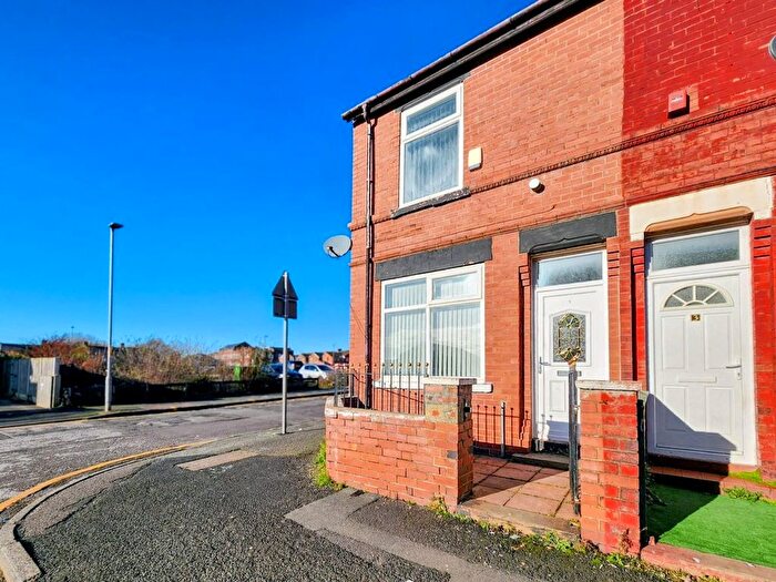 3 Bedroom End Terrace House To Rent In Penn Street, Manchester, M40