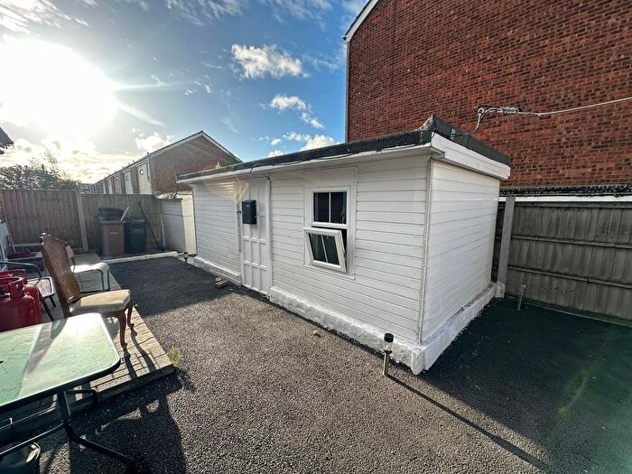 Studio To Rent In Godman Road, Grays, Essex, RM16