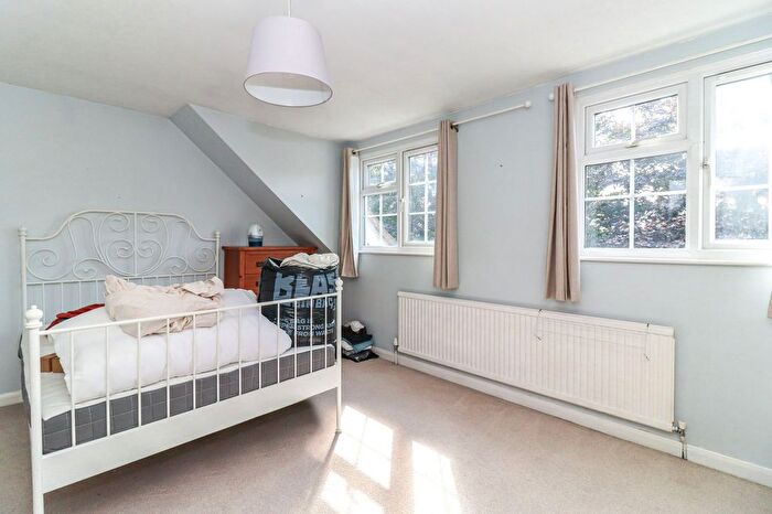 2 Bedroom Maisonette For Sale In Langley Road, Watford, WD17