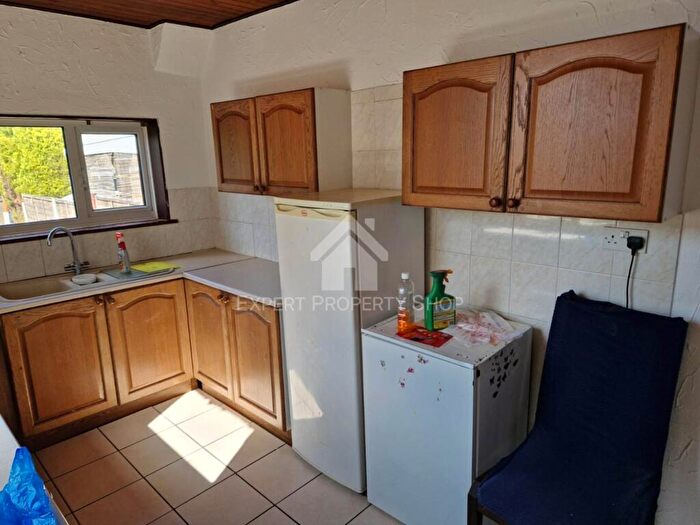 3 Bedroom Semi-Detached House To Rent In Sheals Crescent, Maidstone, ME15