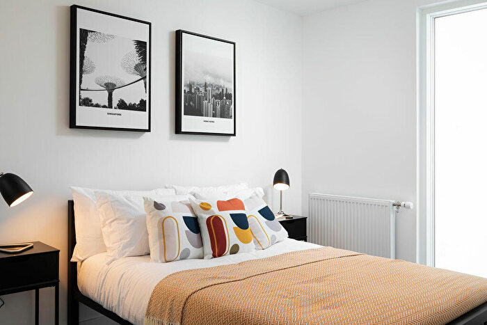 1 Bedroom Apartment For Sale In Whiting Avenue, Greenhithe, Kent, ., DA9