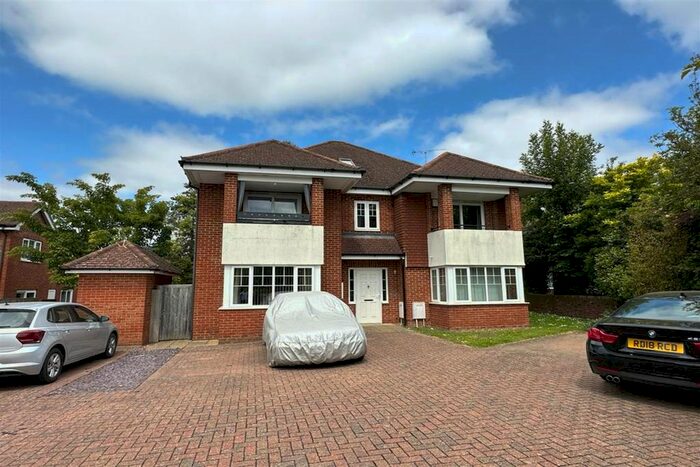 1 Bedroom Flat For Sale In Hamilton Road, High Wycombe, HP13