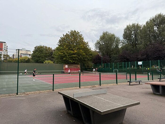 1 Bedroom Flat To Rent In Hullbridge Mews, Islington, London, N1