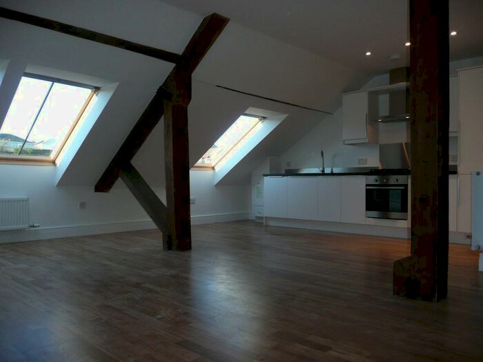 2 Bedroom Flat To Rent In The Barony, Windmill Road, Kirkcaldy, KY1