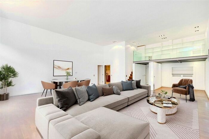 3 Bedroom Flat To Rent In Old Brompton Road, South Kensington, London, SW5