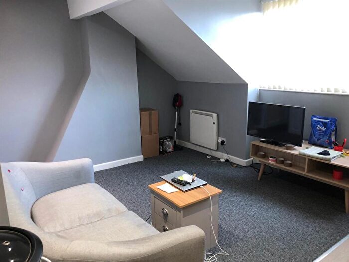 1 Bedroom Apartment To Rent In Roman Grove, Leeds, LS8