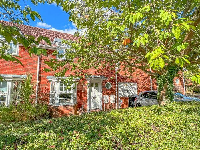 3 Bedroom Semi-Detached House To Rent In Longcroft Gardens, Welwyn Garden City, AL8