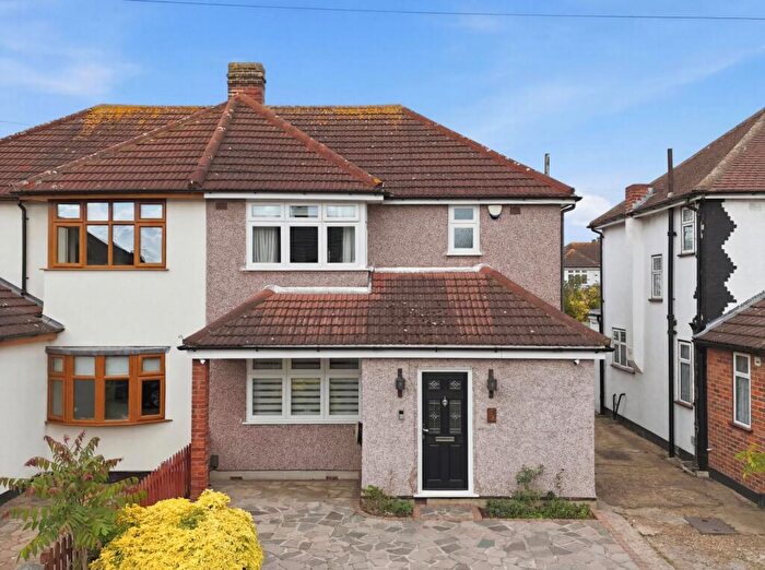 3 Bedroom Semi-Detached House For Sale In Calbourne Avenue, Hornchurch, RM12