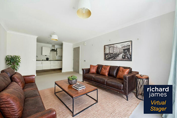 2 Bedroom Apartment For Sale In Fitzwarren Court, Swindon, SN3