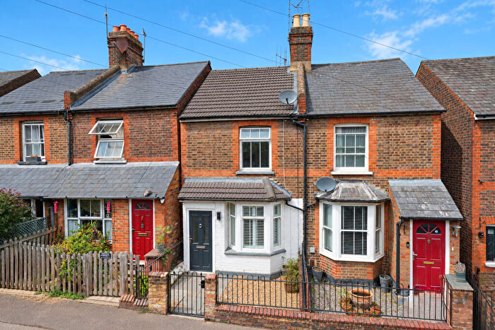 3 Bedroom Semi Detached House For Sale In Storey Street, Apsley, Hemel Hempstead, Hertfordshire, HP3