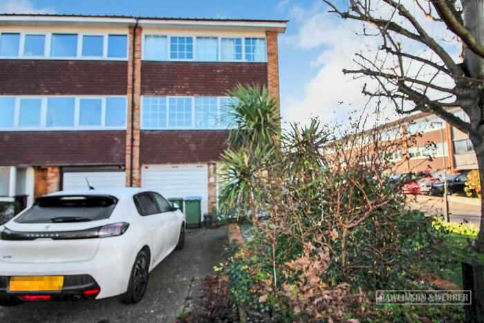 4 Bedroom End Of Terrace House To Rent In Victoria Avenue, West Molesey, KT8