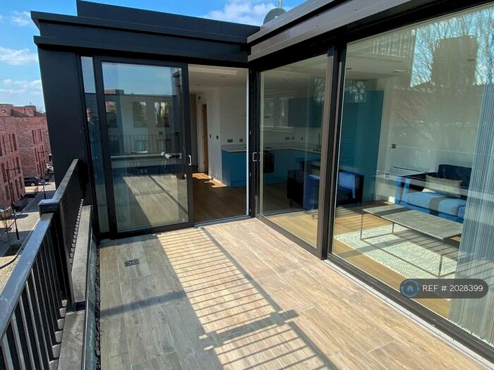 1 Bedroom Penthouse To Rent In Bank Place, Salford, M3